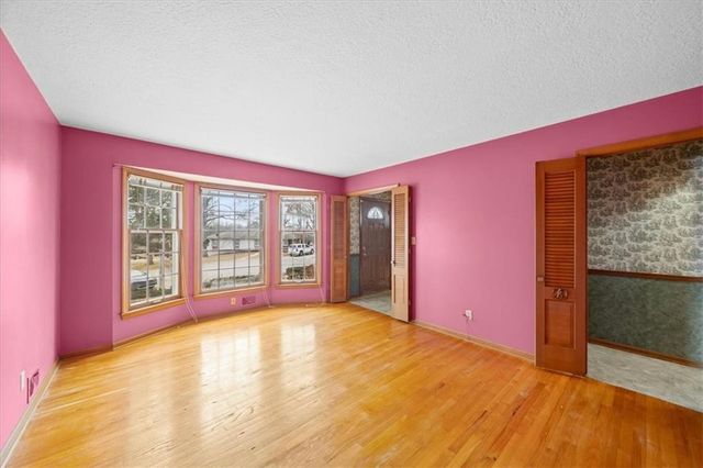 8832 Evanston Way, Kansas City, MO 64138