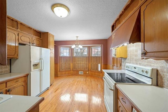 8832 Evanston Way, Kansas City, MO 64138