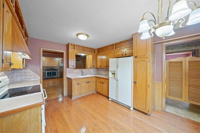 8832 Evanston Way, Kansas City, MO 64138