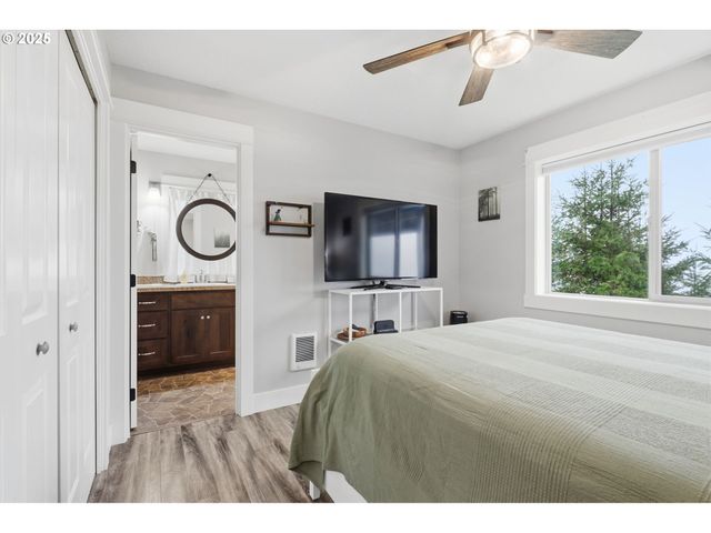 32400 Ne CLEARWATER Dr, Yacolt, WA 98675