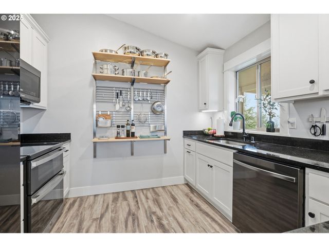 32400 Ne CLEARWATER Dr, Yacolt, WA 98675