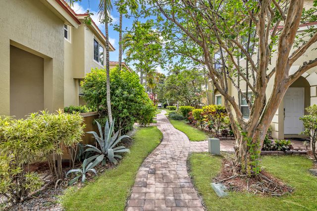 364 Lake Monterey Circle, Boynton Beach, FL 33426