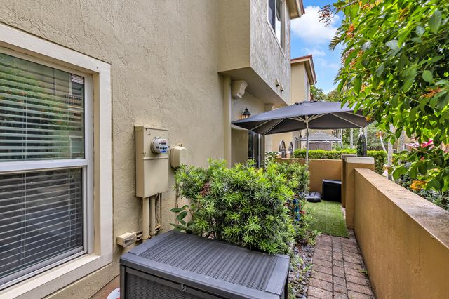 364 Lake Monterey Circle, Boynton Beach, FL 33426