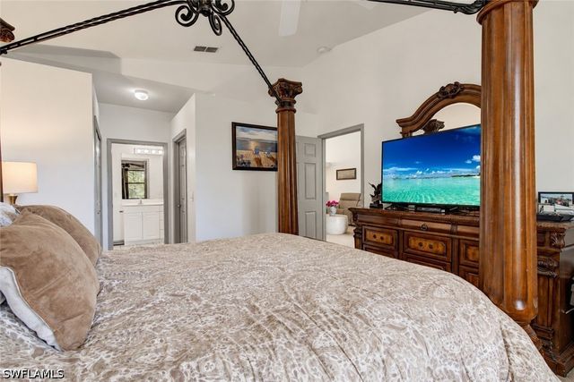 475 Robin Hood CIR 202, Naples, FL 34104