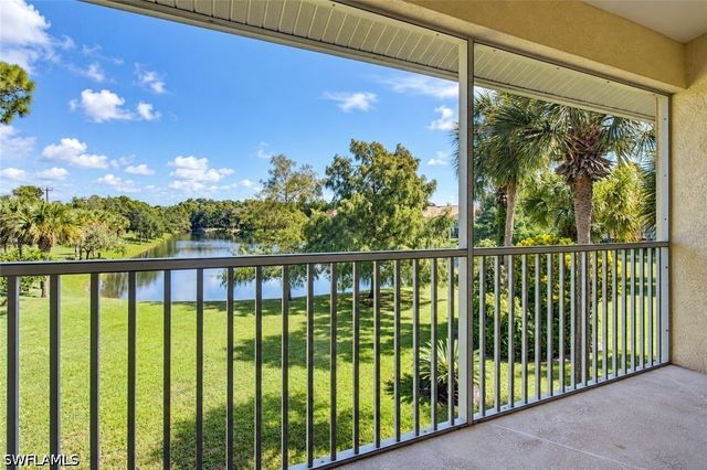 475 Robin Hood CIR 202, Naples, FL 34104