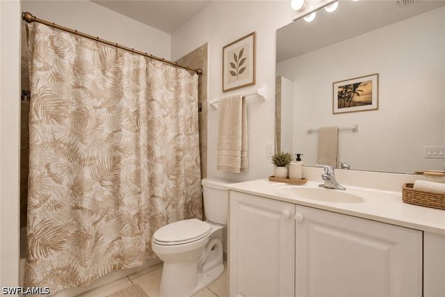 475 Robin Hood CIR 202, Naples, FL 34104
