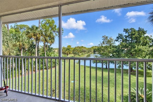 475 Robin Hood CIR 202, Naples, FL 34104