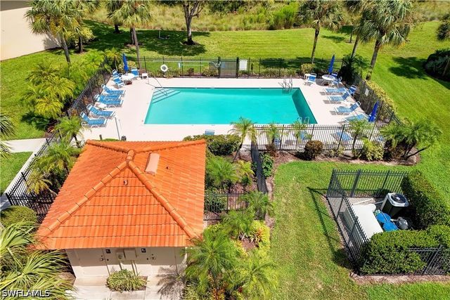 475 Robin Hood CIR 202, Naples, FL 34104