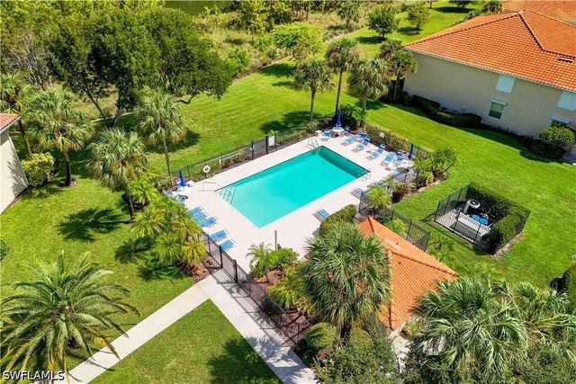 475 Robin Hood CIR 202, Naples, FL 34104