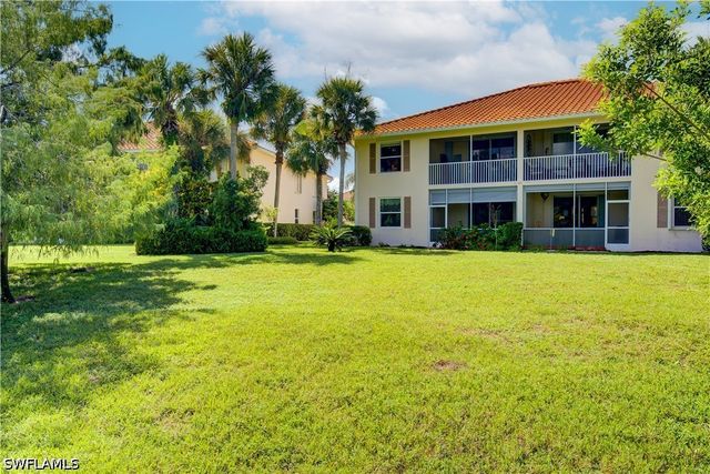 475 Robin Hood CIR 202, Naples, FL 34104