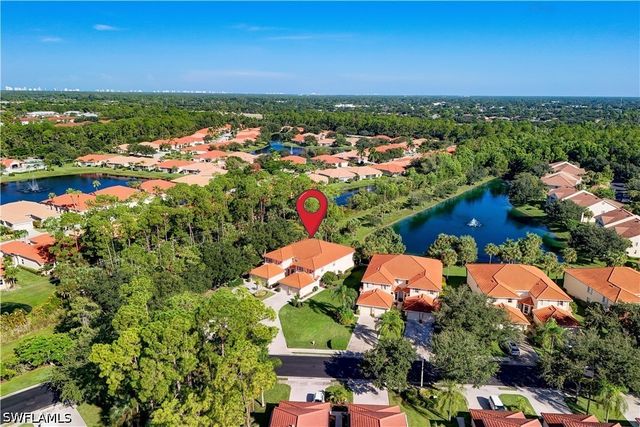 475 Robin Hood CIR 202, Naples, FL 34104