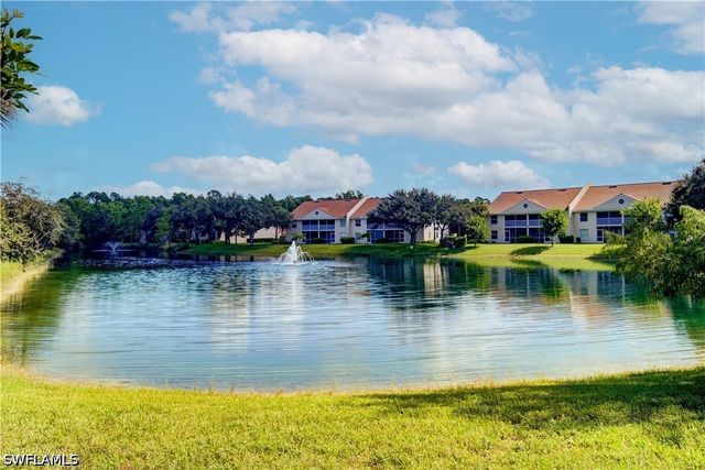 475 Robin Hood CIR 202, Naples, FL 34104