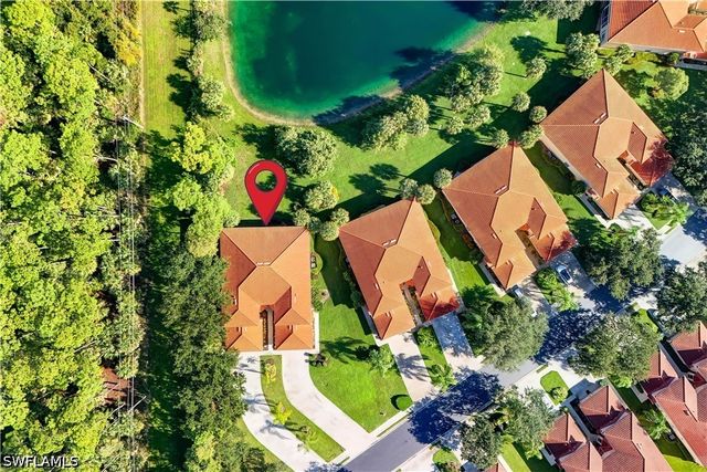 475 Robin Hood CIR 202, Naples, FL 34104
