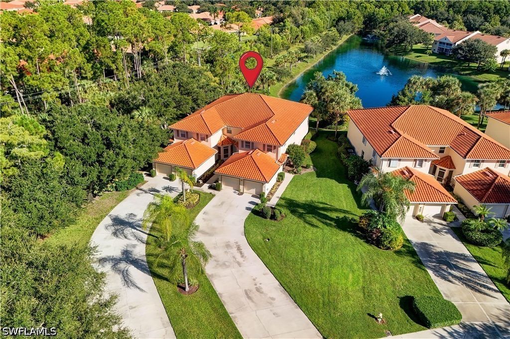 475 Robin Hood CIR 202, Naples, FL 34104
