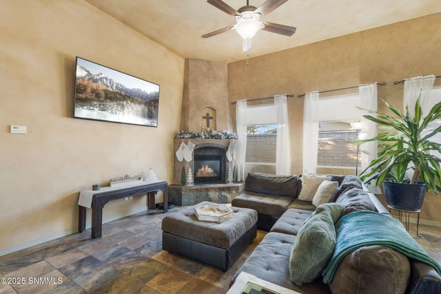 992 Flora Vista Drive, Las Cruces, NM 88007