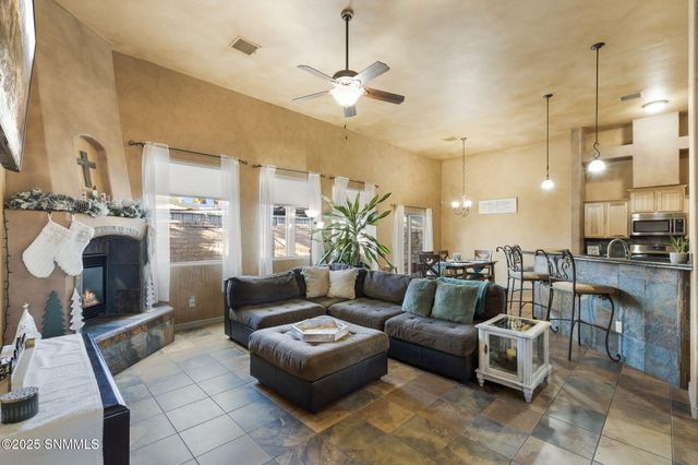 992 Flora Vista Drive, Las Cruces, NM 88007