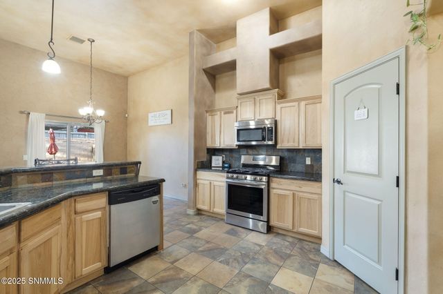 992 Flora Vista Drive, Las Cruces, NM 88007