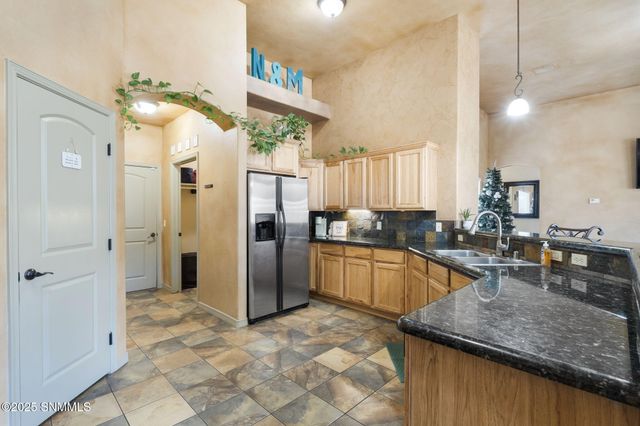 992 Flora Vista Drive, Las Cruces, NM 88007