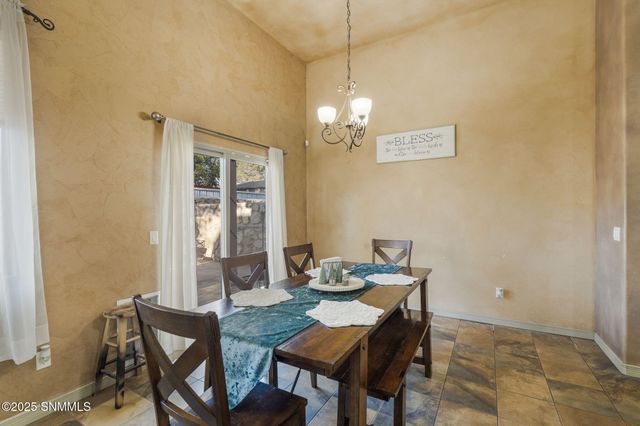 992 Flora Vista Drive, Las Cruces, NM 88007