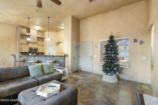 992 Flora Vista Drive, Las Cruces, NM 88007