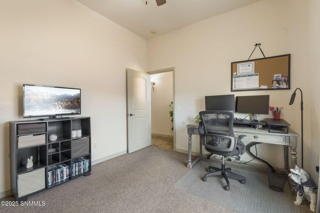 992 Flora Vista Drive, Las Cruces, NM 88007