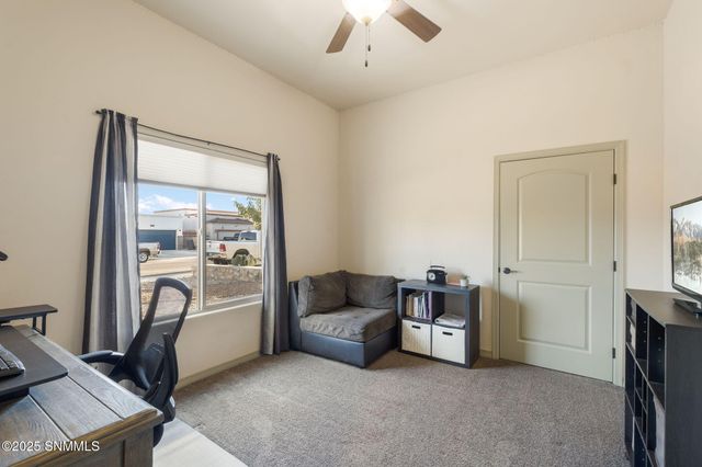 992 Flora Vista Drive, Las Cruces, NM 88007