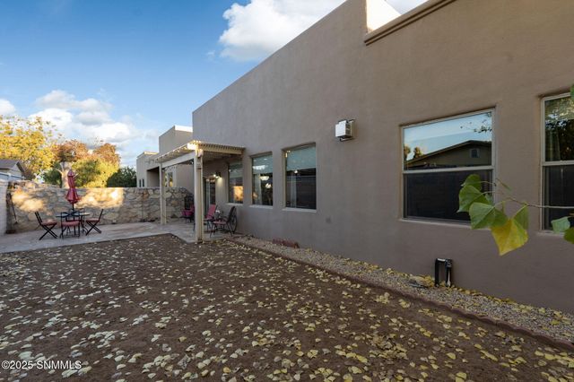 992 Flora Vista Drive, Las Cruces, NM 88007