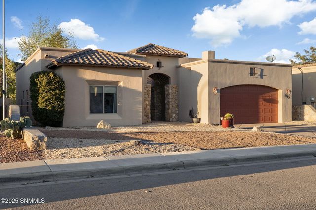 992 Flora Vista Drive, Las Cruces, NM 88007