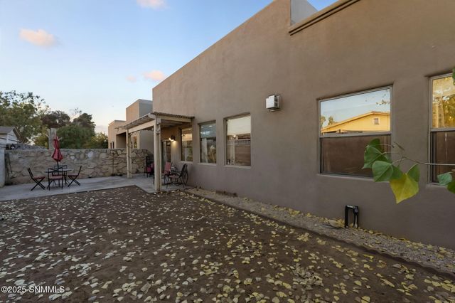 992 Flora Vista Drive, Las Cruces, NM 88007