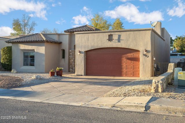 992 Flora Vista Drive, Las Cruces, NM 88007