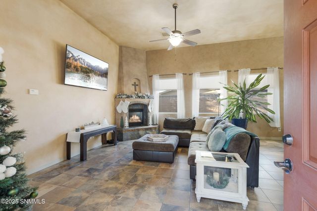 992 Flora Vista Drive, Las Cruces, NM 88007