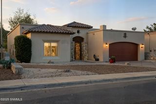 992 Flora Vista Drive, Las Cruces, NM 88007
