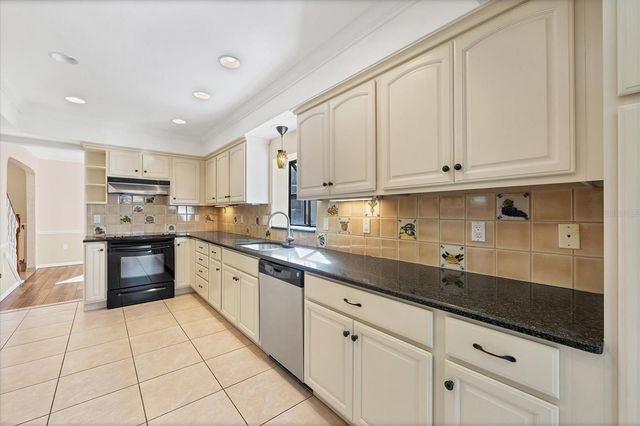 500 VENEZIA PARKWAY, Venice, FL 34285