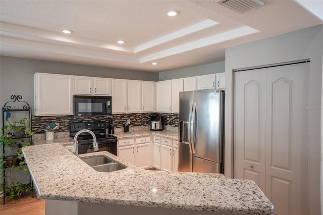 624 N LAKE BOULEVARD, Tarpon Springs, FL 34689