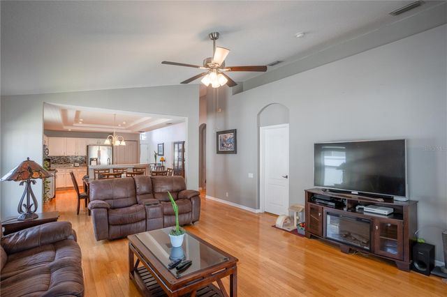 624 N LAKE BOULEVARD, Tarpon Springs, FL 34689