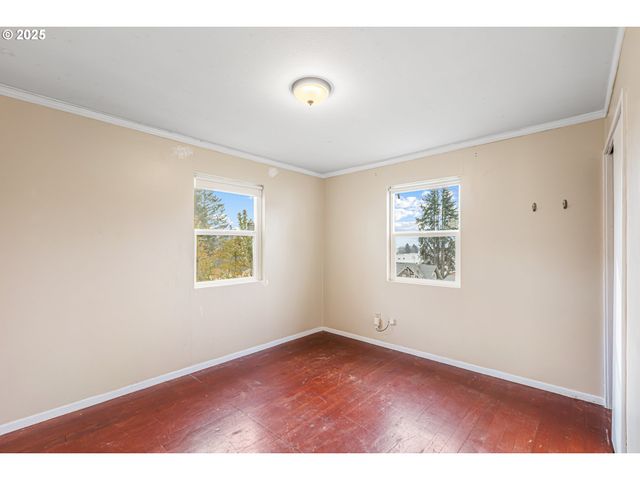 532 2ND St, Elkton, OR 97436