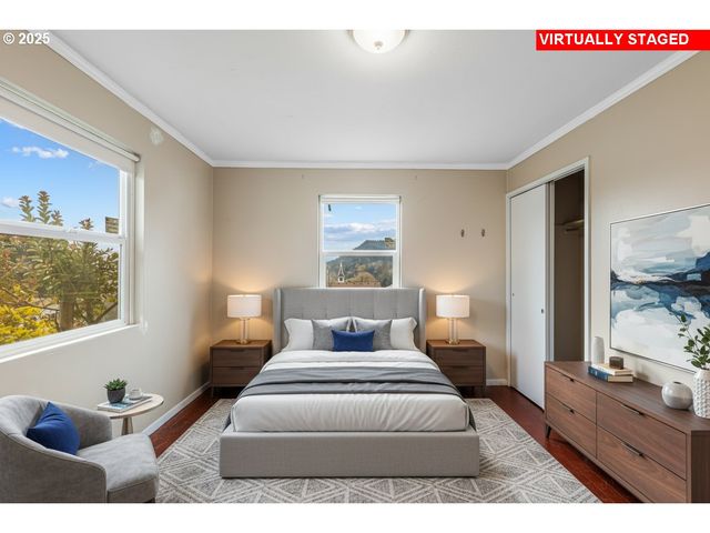 532 2ND St, Elkton, OR 97436