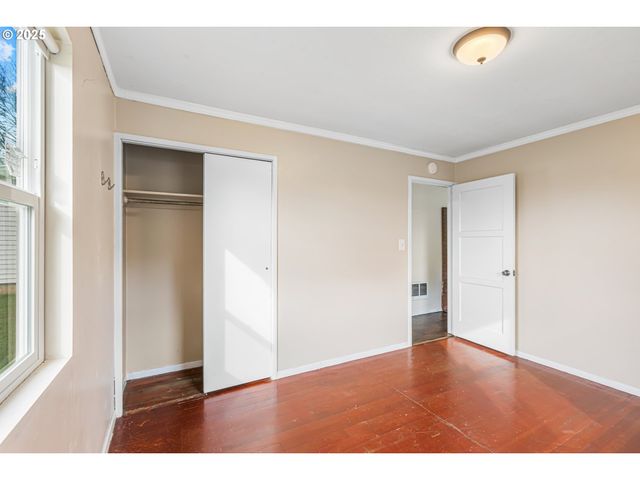 532 2ND St, Elkton, OR 97436