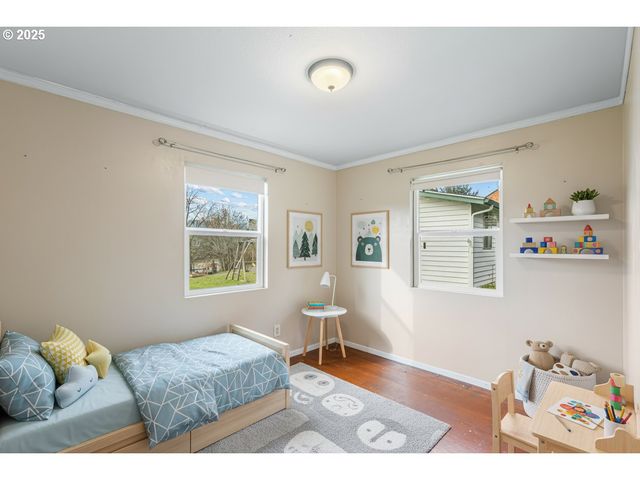 532 2ND St, Elkton, OR 97436