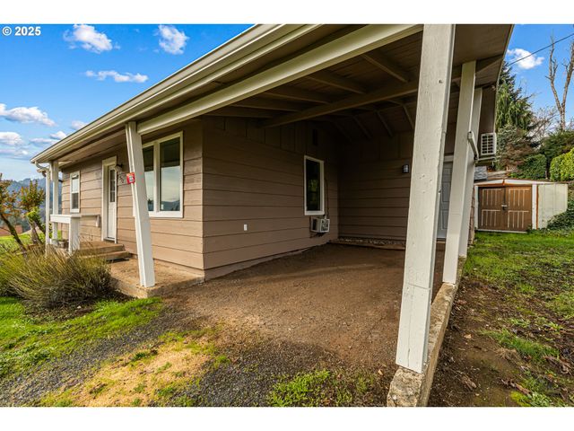 532 2ND St, Elkton, OR 97436