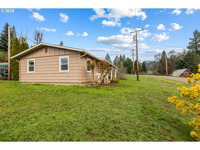 532 2ND St, Elkton, OR 97436
