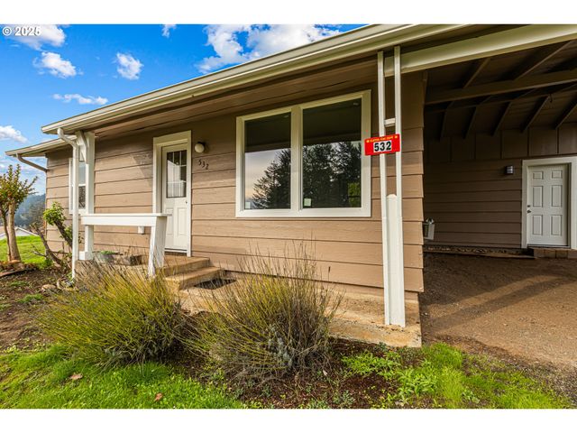532 2ND St, Elkton, OR 97436