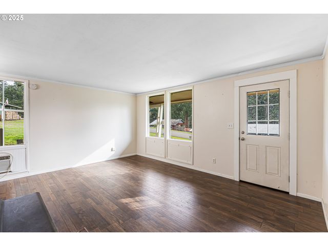 532 2ND St, Elkton, OR 97436