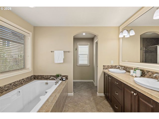 16917 Nw LYNCH Ln, Portland, OR 97229