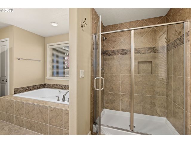 16917 Nw LYNCH Ln, Portland, OR 97229