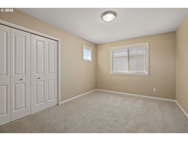 16917 Nw LYNCH Ln, Portland, OR 97229