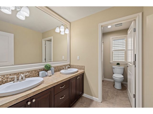 16917 Nw LYNCH Ln, Portland, OR 97229