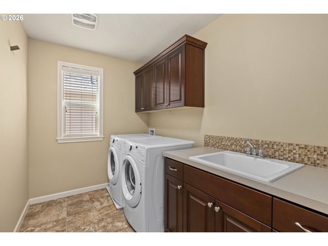 16917 Nw LYNCH Ln, Portland, OR 97229