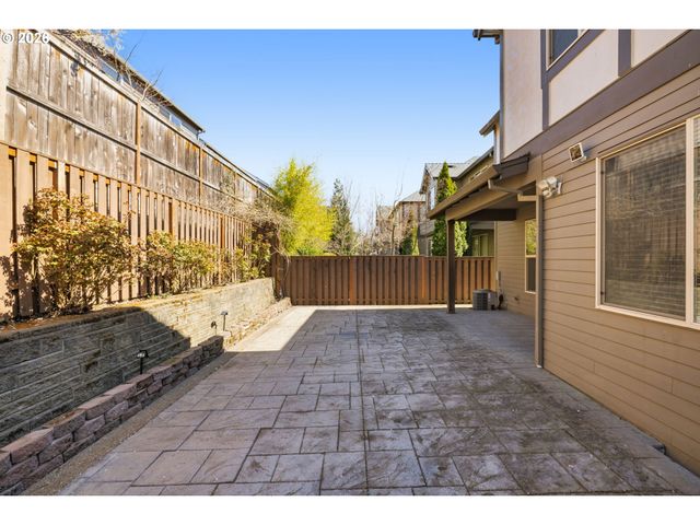 16917 Nw LYNCH Ln, Portland, OR 97229