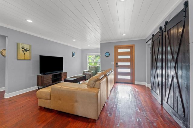 1502 E PARK CIRCLE, Tampa, FL 33610